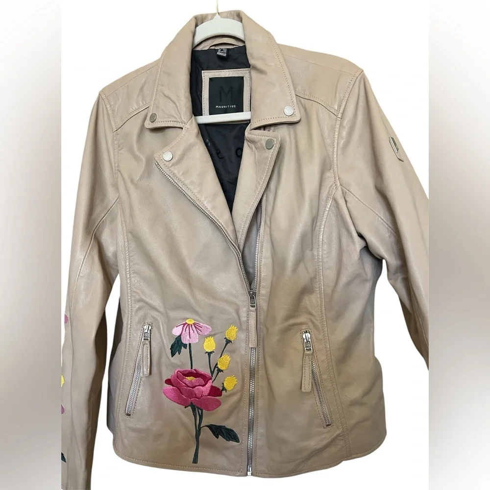Elegant Beige Leather Jacket with Floral Embroidery - Picture 2 of 5